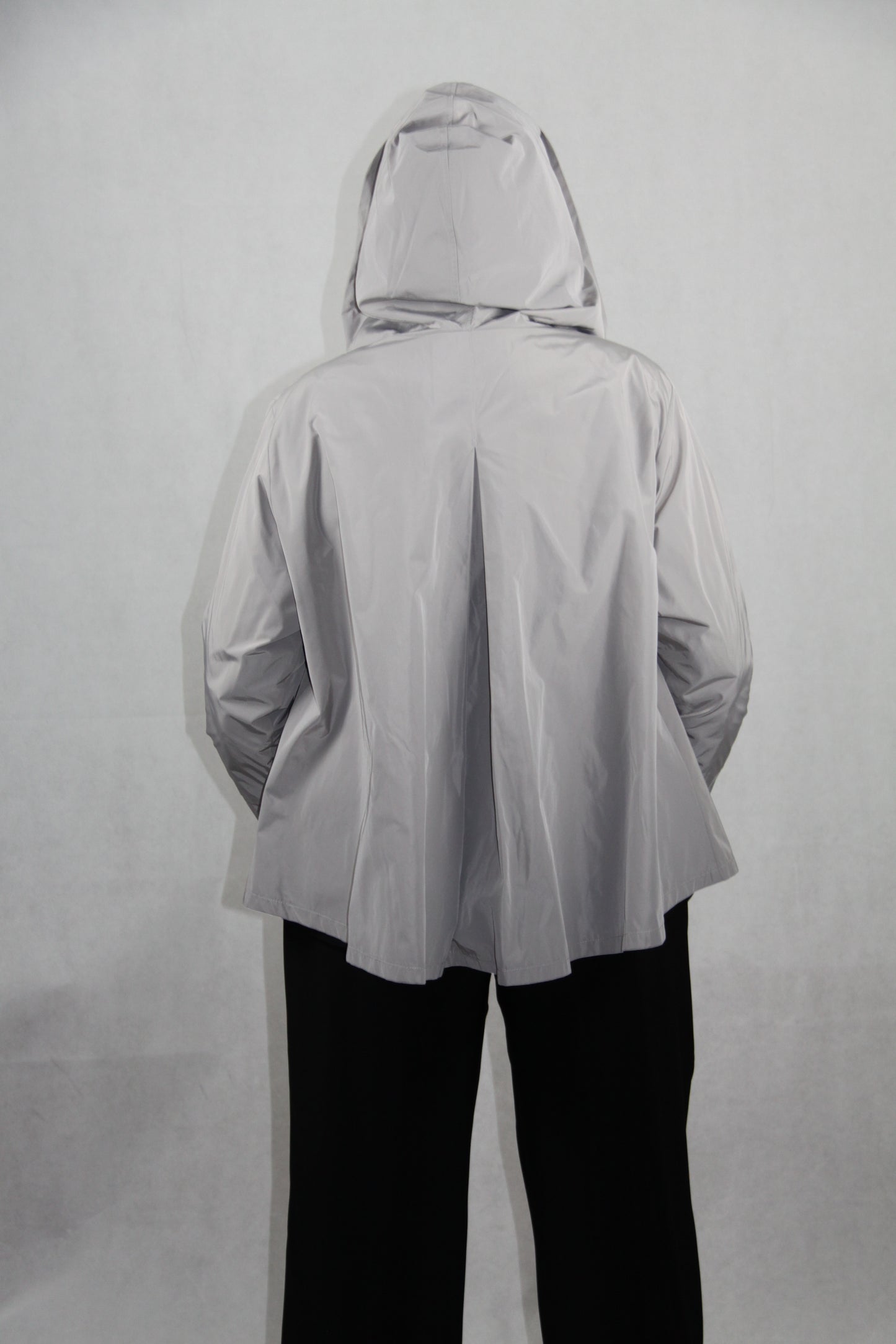Hopsack Jacke in mattem Kieselsteinton und Kelleralte und Kapuze