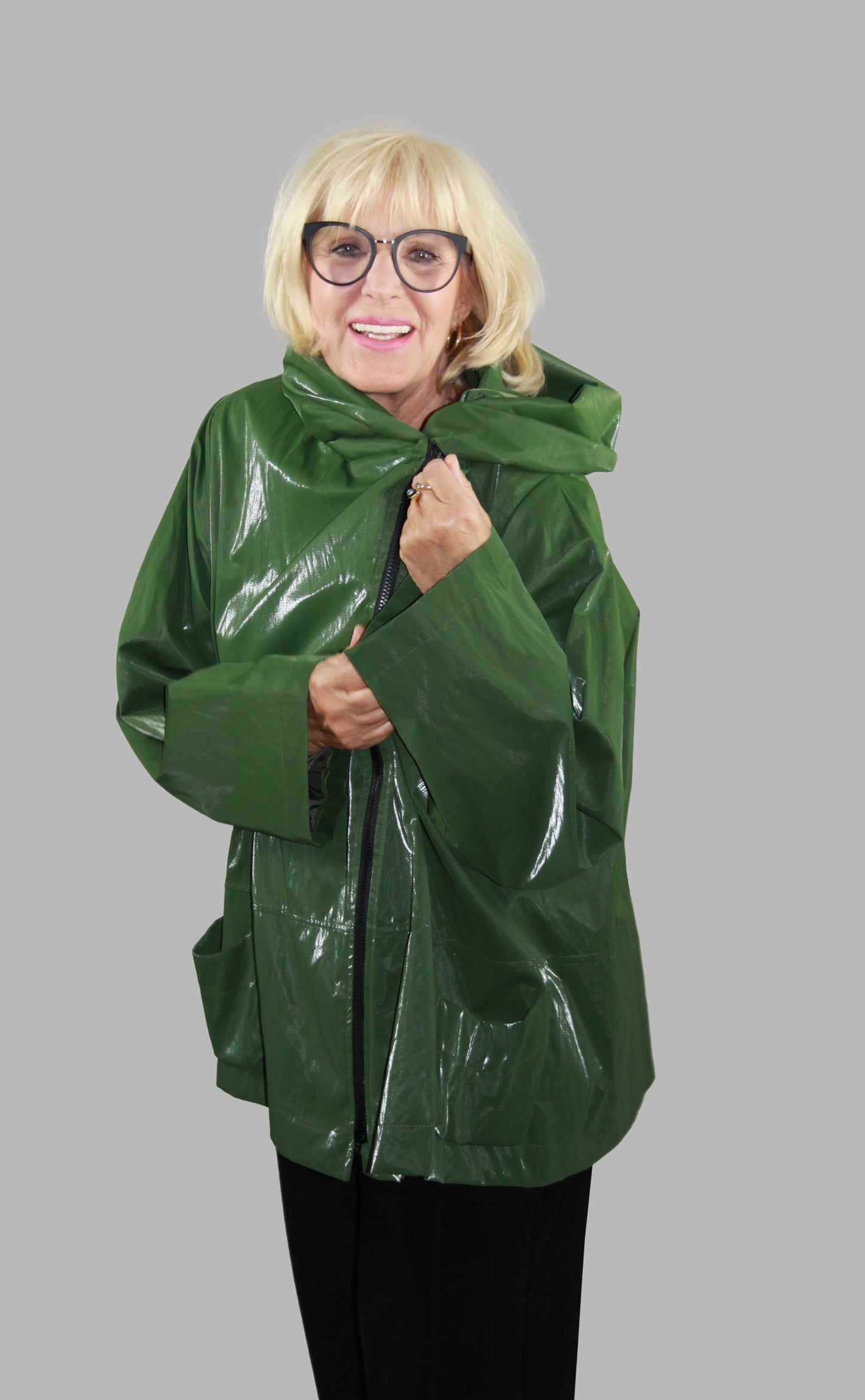 Hopsack Jacke Medium in Forestfarbe mit asymmetrischen Reißverschluss und Kapuze