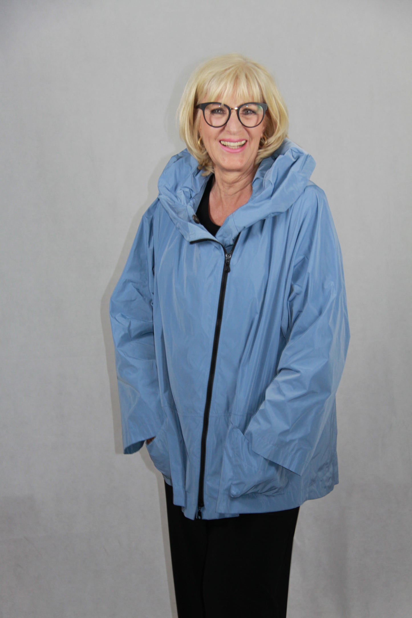 Hopsack Jacke Himmelblau mit Seitentaschen und Kapuzenkragen