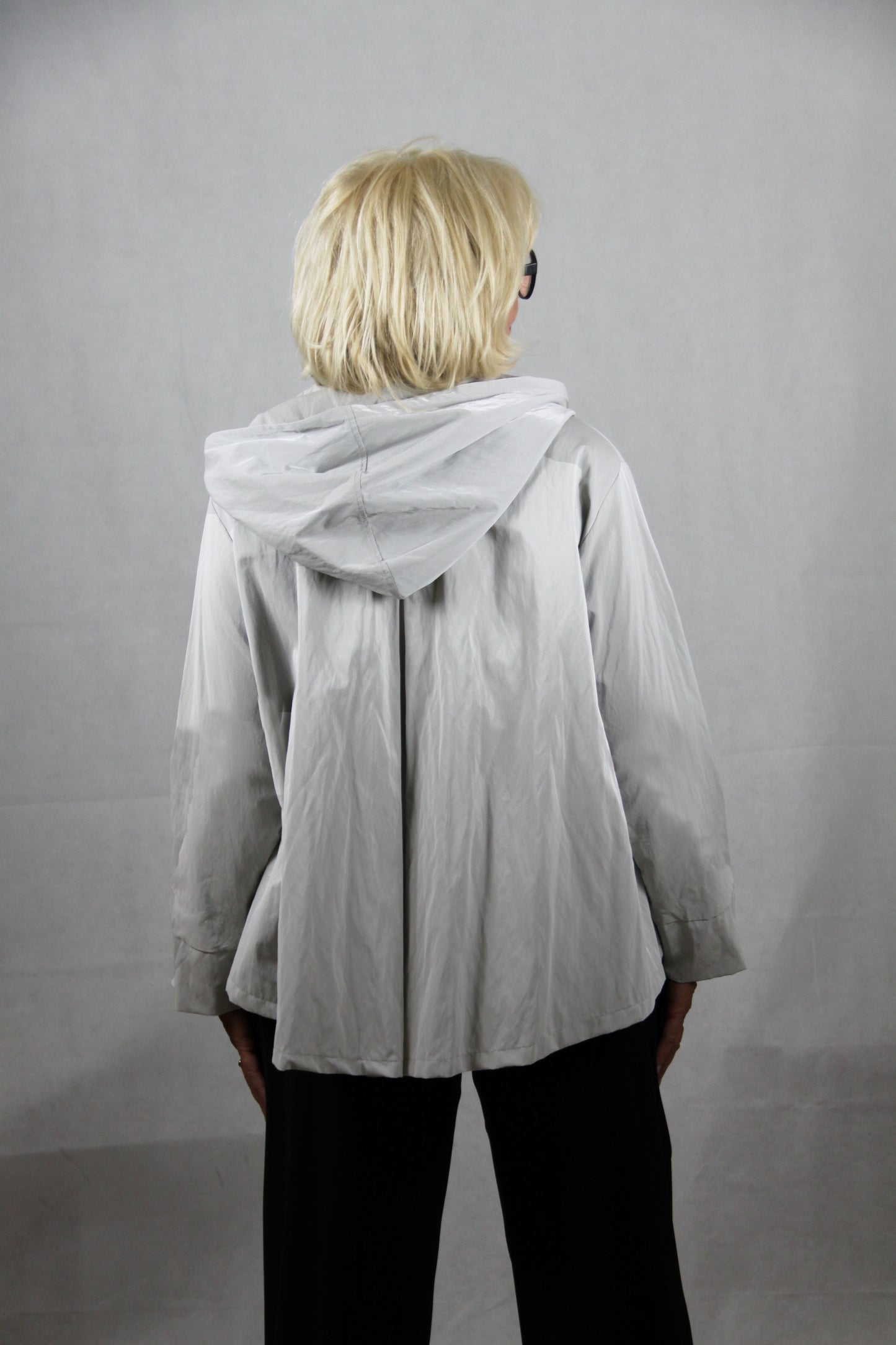 Hopsack Jacke mit eleganter Kapuze und Kellerfalte.