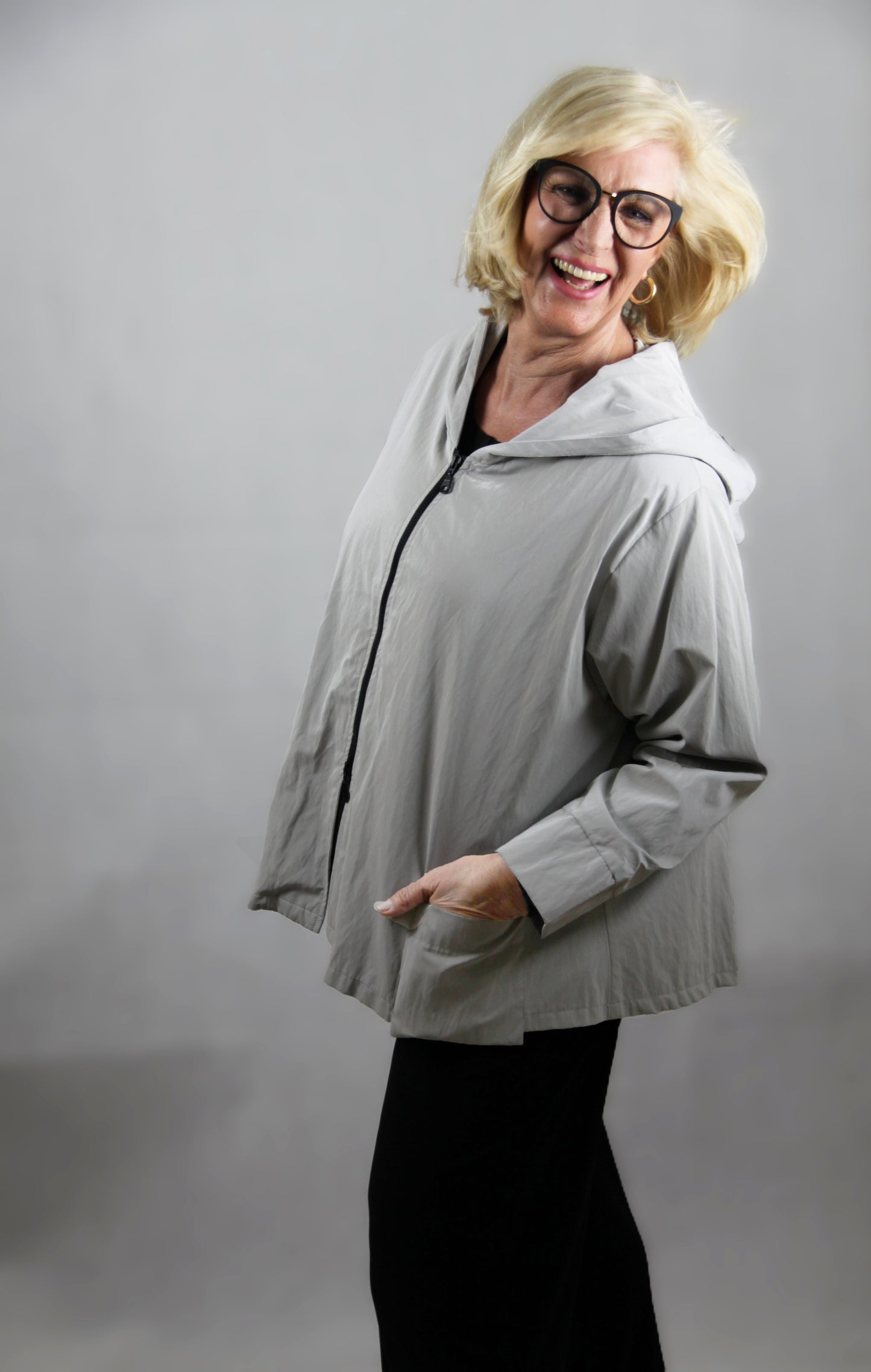 Hopsack Jacke mit eleganten Seitentaschen und 2-Wege-Reißverschluss.