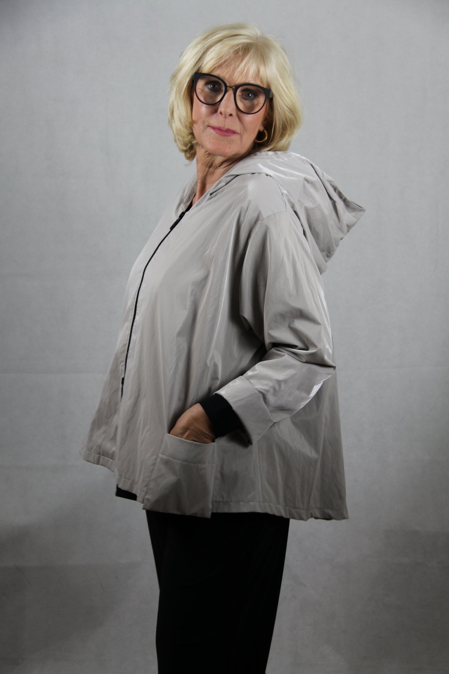 Hopsack Jacke mit Seitenaschen und Kapuze in Taupelight