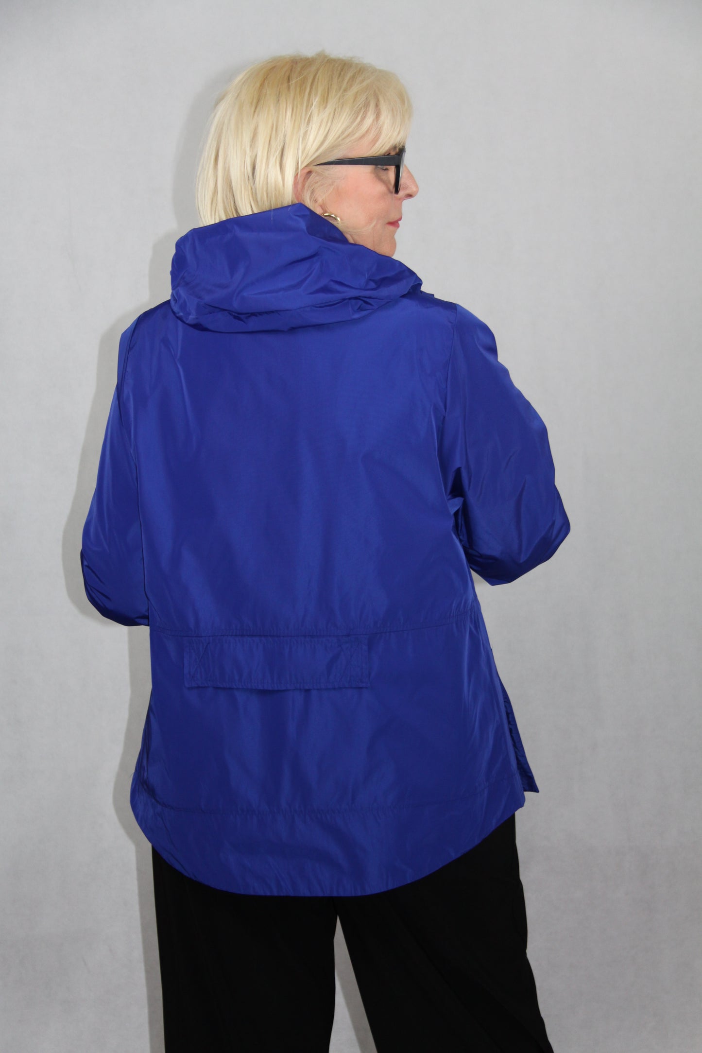 Hopsack Jacke in Royalblau mit Kapuzenkragen und Rückteilriegel