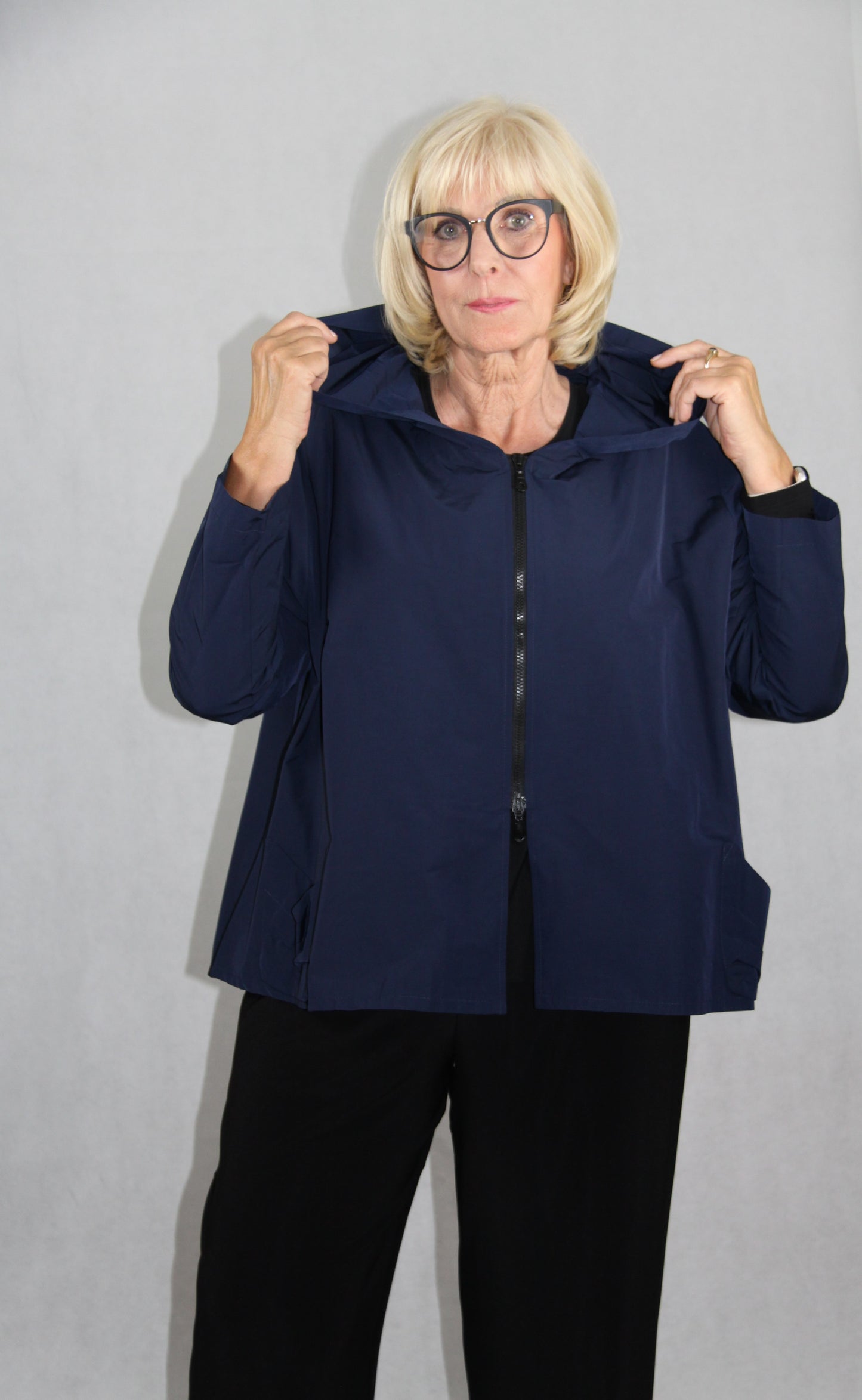 Hopsack Kellerfalte in Marineblau mit asymmetrischem Reißverschluss