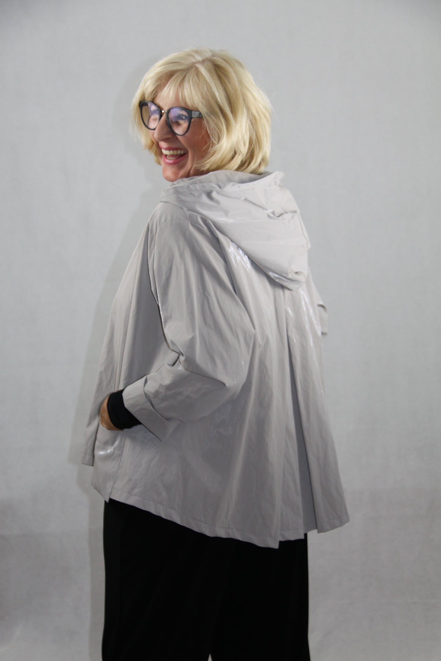Hopsack Kellerfalten Jacke mit Kapuze in Taupelight