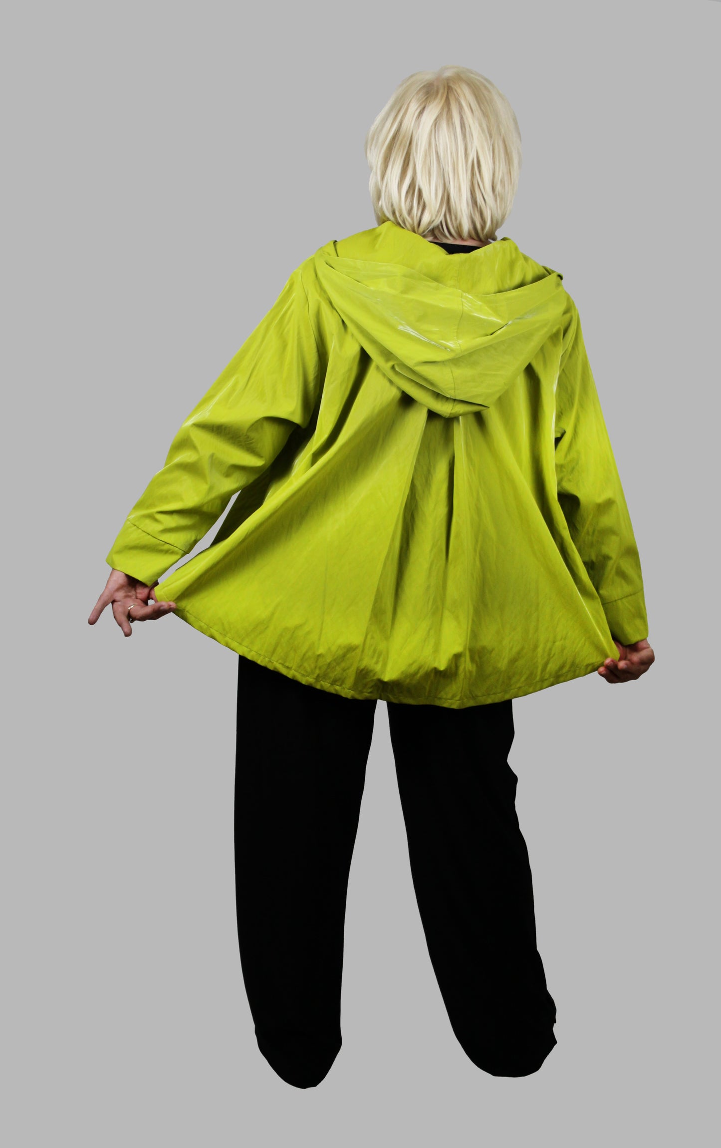 Hopsack Jacke mit Kellerfalte und weiter Kapuze hinten