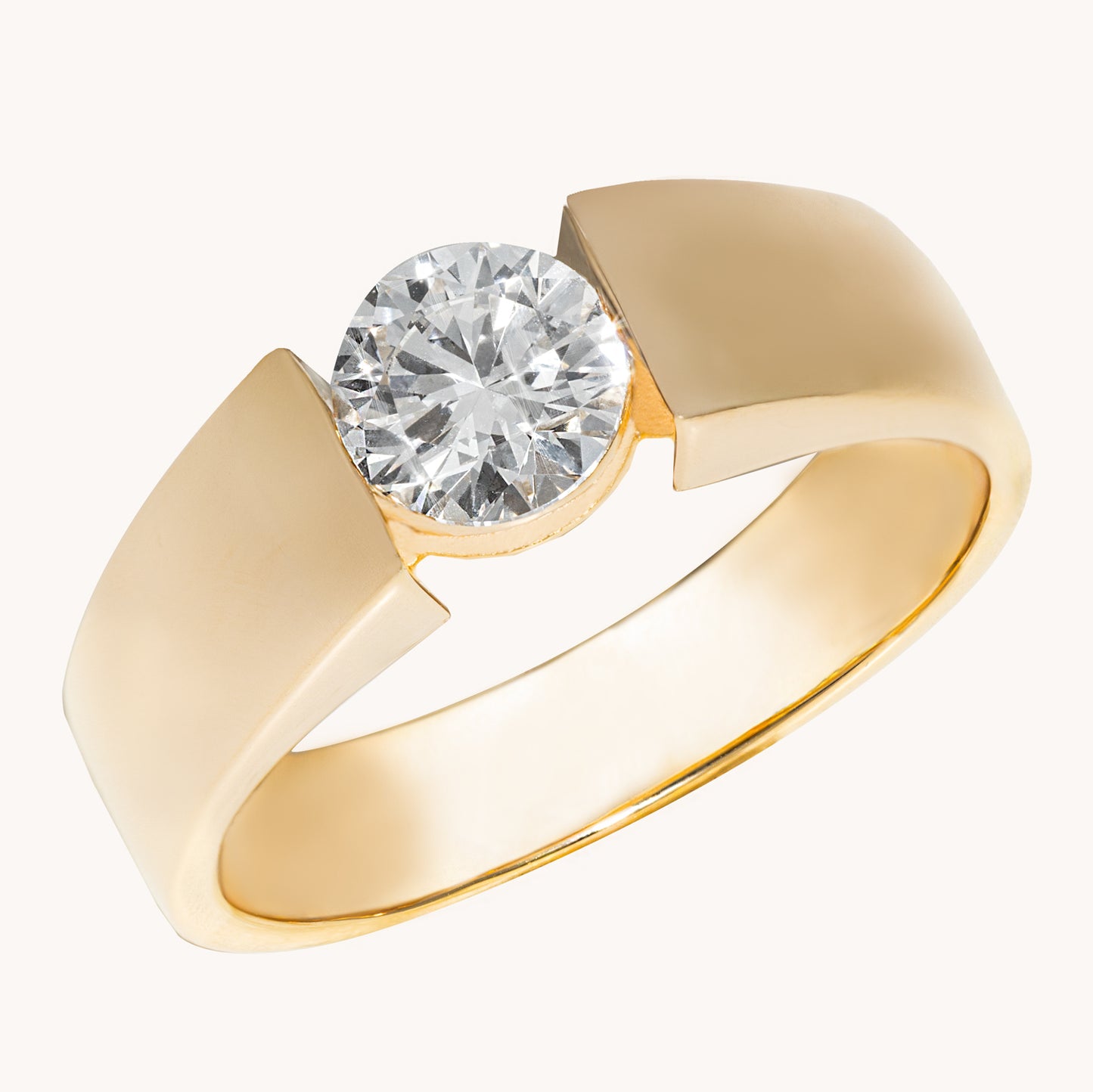 Solitär-Ring mit Lab Grown Diamanten im Brillantschliff. Eingefasst in vergoldetes Argento Palladio - Sterling Silber.