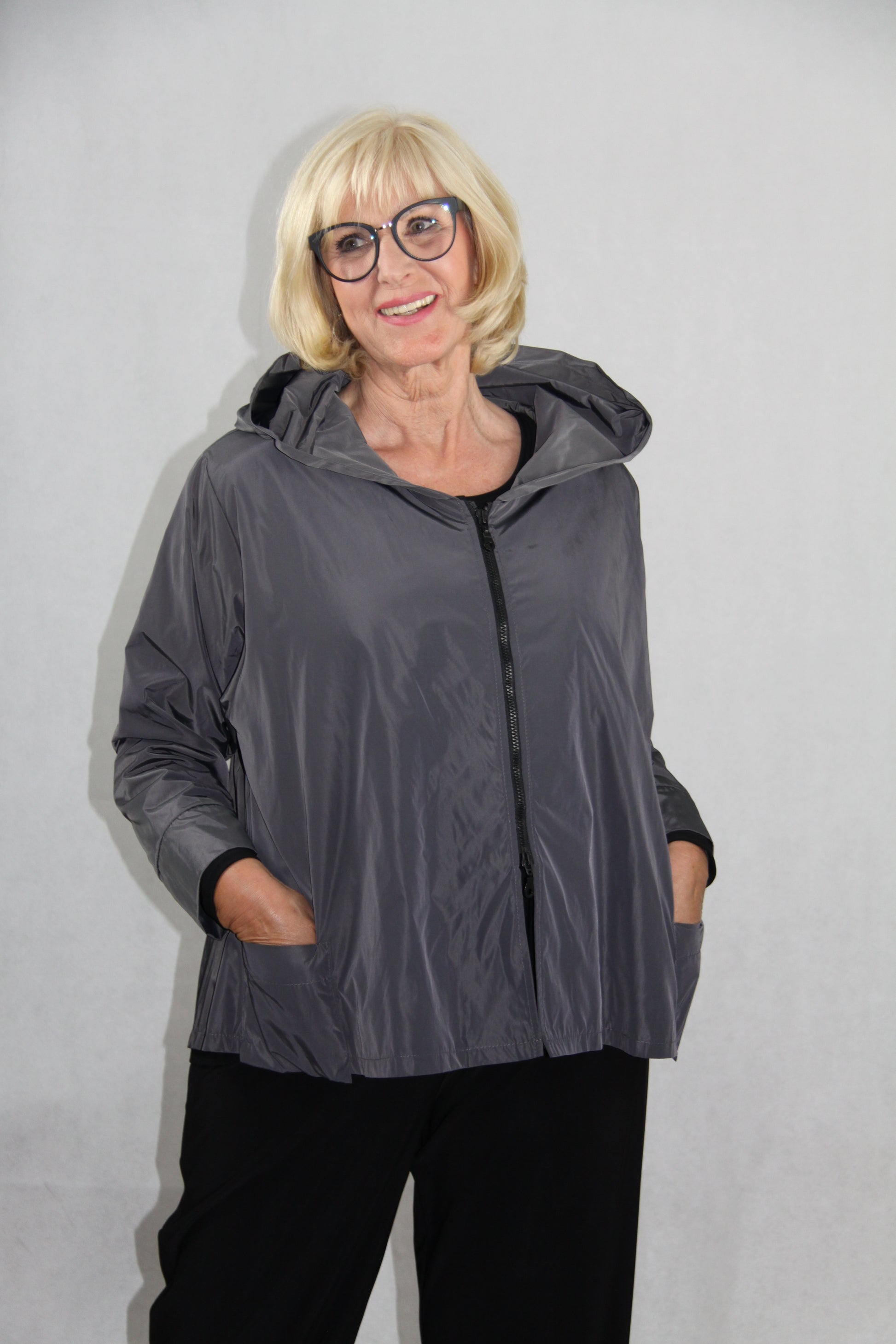 Hopsaack Jacke mit matter Oberfläche und asymmetrischer Reißverschluss