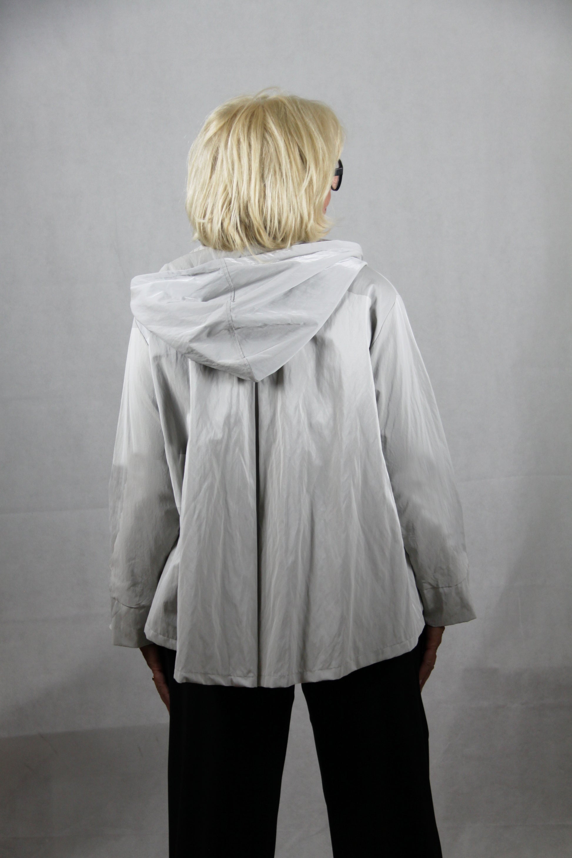 Hopsack Jacke mit eleganter Kapuze und Kellerfalte.
