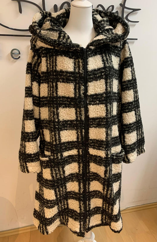 Karo-Mantel von Hopsack im weichen Teddymaterial und Seitentaschen