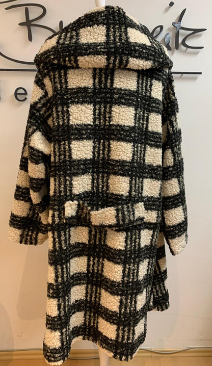 Hopsack Teddy Mantel mit Rückenriegel und Kapuzenkragen, mit großem Karo-Muster