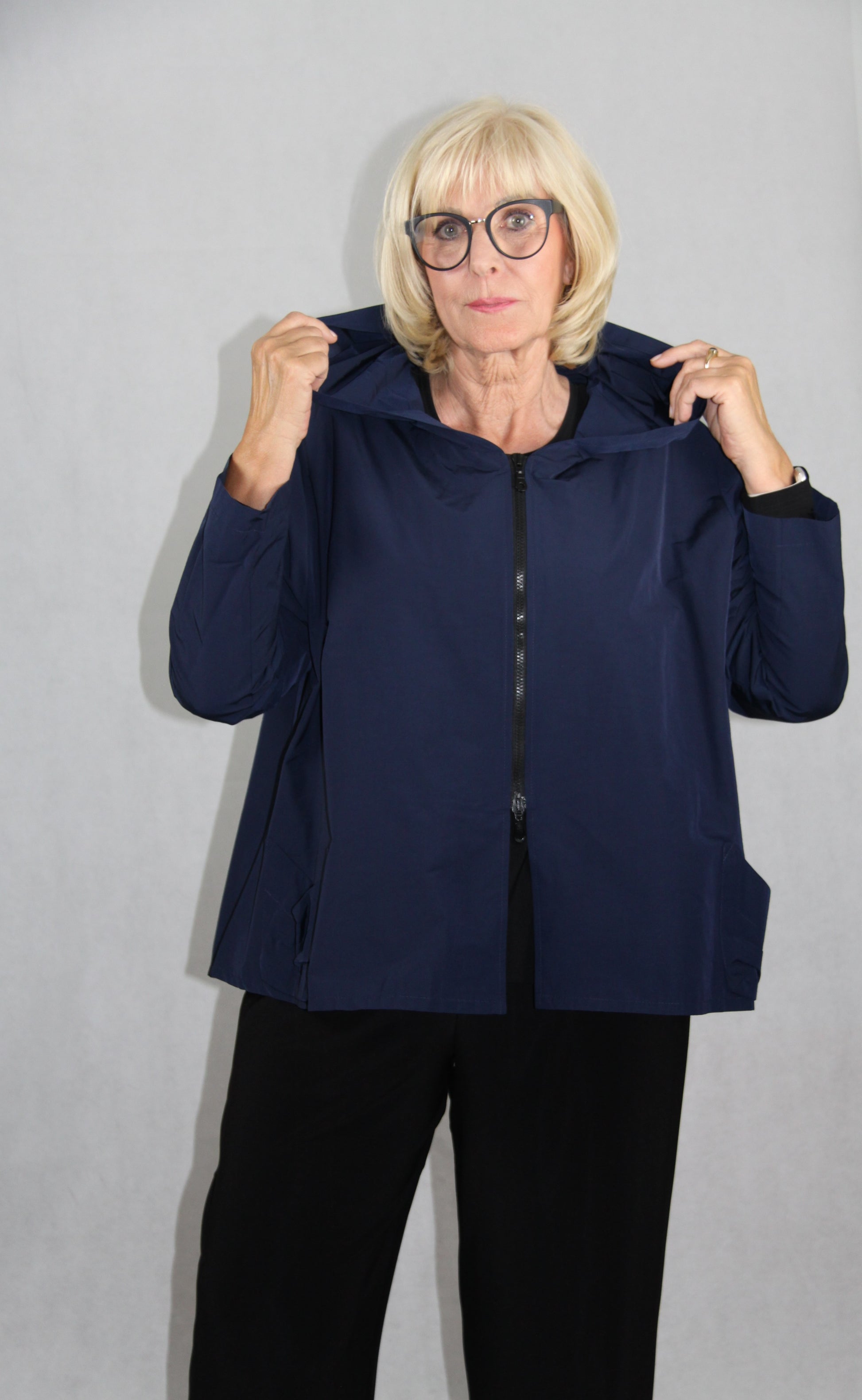 Hopsack Kellerfalte in Marineblau mit asymmetrischem Reißverschluss
