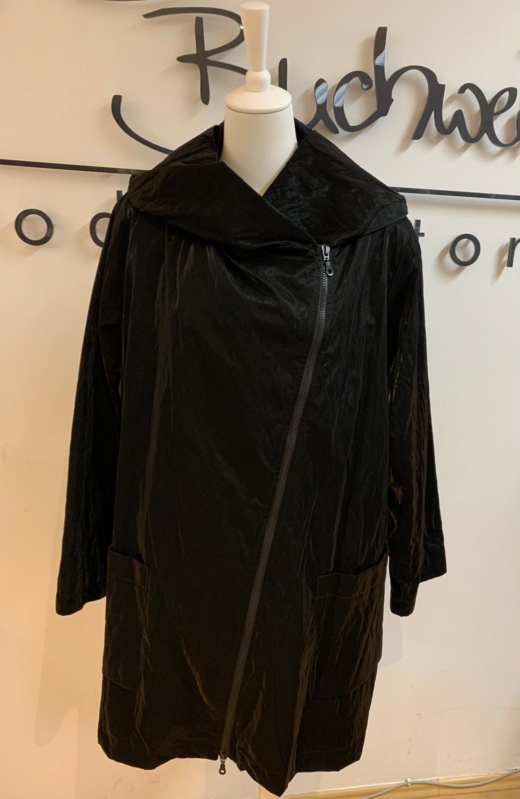 Kurzmantel von Hopsack mit edler Lackoberfläche und 2-Wege-Reißverschluss