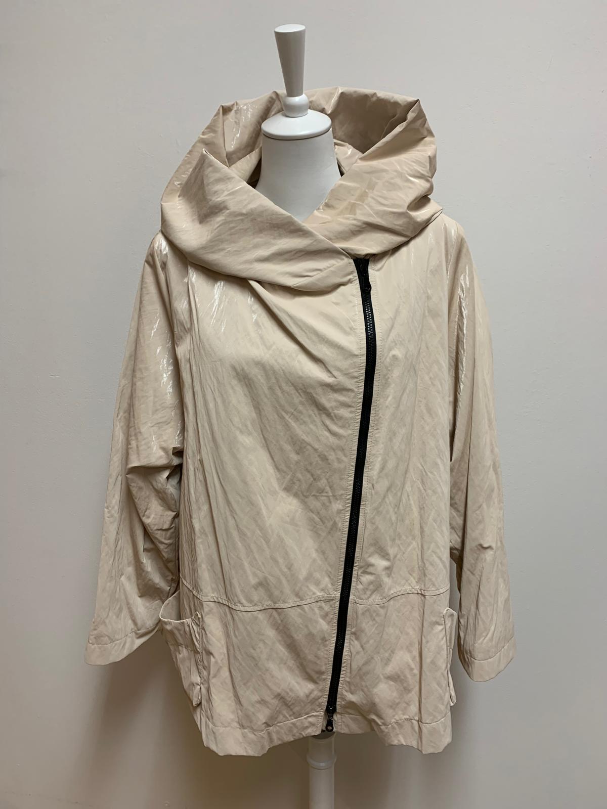 Hopsack Jacke in Lackoptik mit wärmendem Fleece und Kapuzenkragen