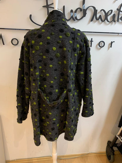 Designer Wolljacke mit Rückenriegel und Punkte-Design aus 100 % Schurwolle.