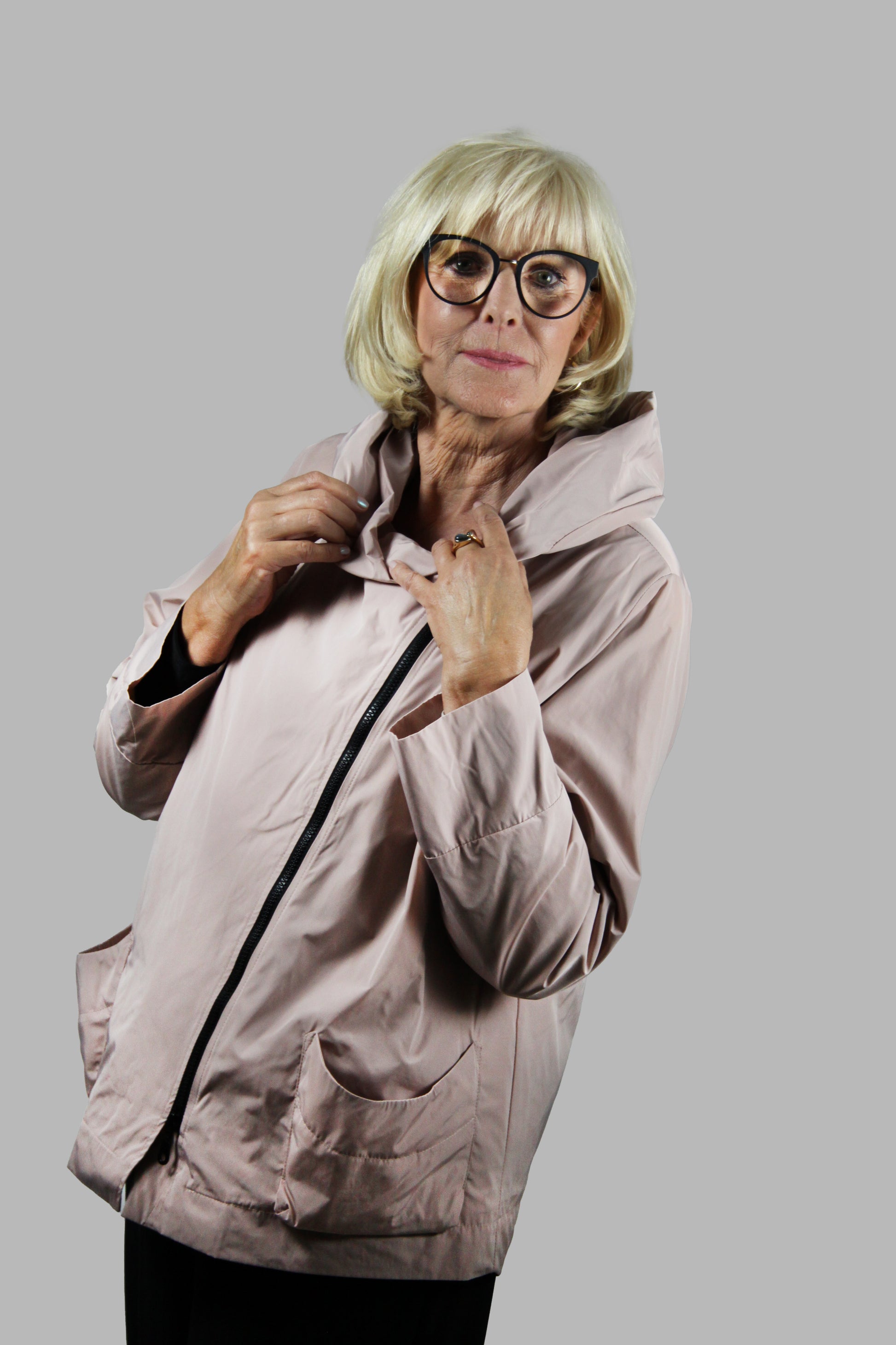 Hopsack Jacke in klein in Aprico mit Kapuze und asymmetrischen Reißverschluss